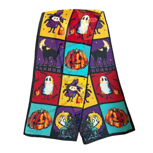 Echo Halloween Scarf – Made in Italy – Ghosts, Pumpkins, Black Cats & Witches - Picture 3 of 9
